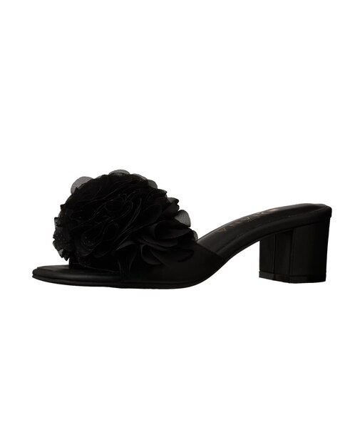 ボリューミーなモチーフが目を惹く♪フラワーミュール