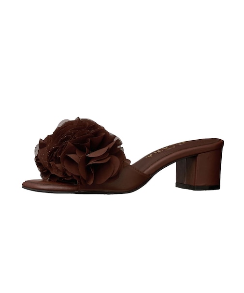 ボリューミーなモチーフが目を惹く♪フラワーミュール