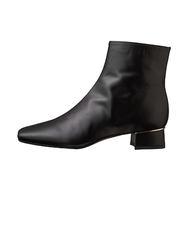 機能性もバッチリ♪シンプルフラットショートブーツ