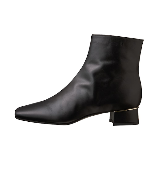 機能性もバッチリ♪シンプルフラットショートブーツ