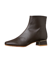 機能性もバッチリ♪シンプルフラットショートブーツ