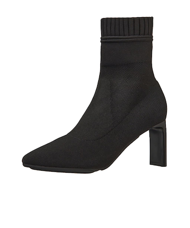 オリジナルソールで快適に♪ニットショートブーツ