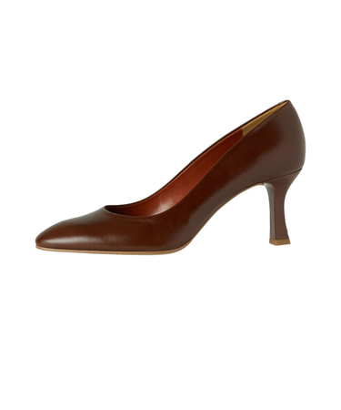 バックスタイルに高級感♪ロゴ金具つきヒールパンプス