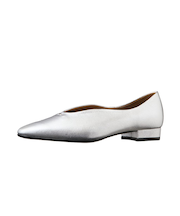 洗練された印象に♪ミニマルフラットシューズ