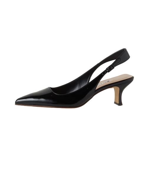 シンプルながらシルエットに拘った！バックベルトパンプス