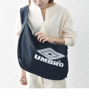 【SHIPS any別注】UMBRO: LUMINOUS ビッグロゴ ショルダー バッグ◇