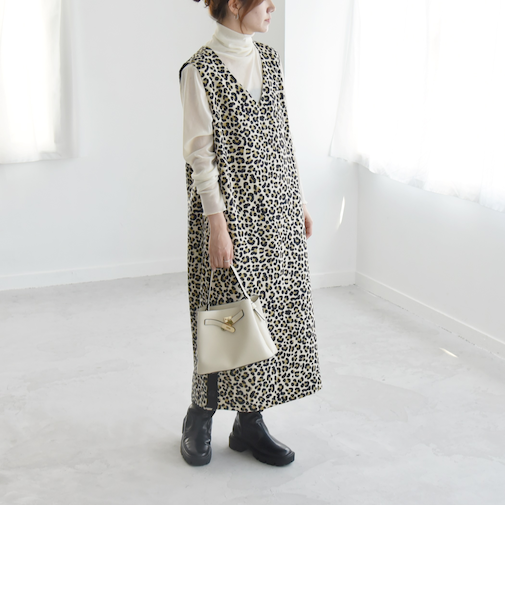 quaranciel:〈手洗い可能〉アニマル サイドボタン Vネック ワンピース