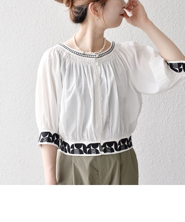 bon_meur:〈洗濯機可能〉ジオメトリック エンブロイダリー シャーリング ブラウス