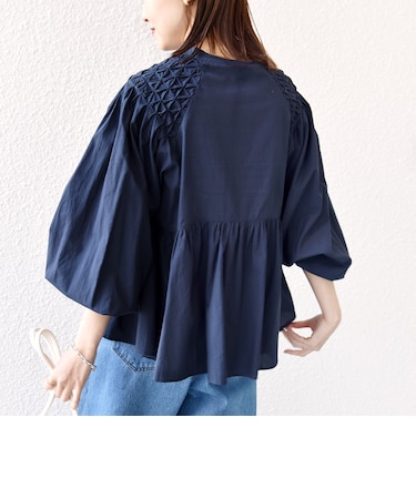 【WEB限定】〈手洗い可能〉ショルダー 刺繍 タック ブラウス