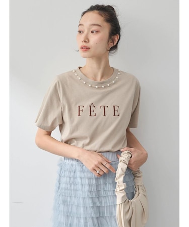 襟パール刺繍ロゴTシャツ