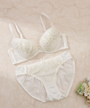 【EFカップ】プチフラワーシュシュ ブラ＆ショーツ ナイスフィットシリーズ