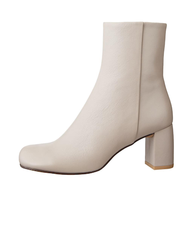 <DIANA> ショートブーツ