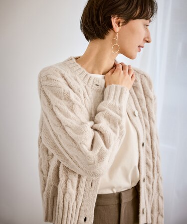 ケーブルニットカーディガン