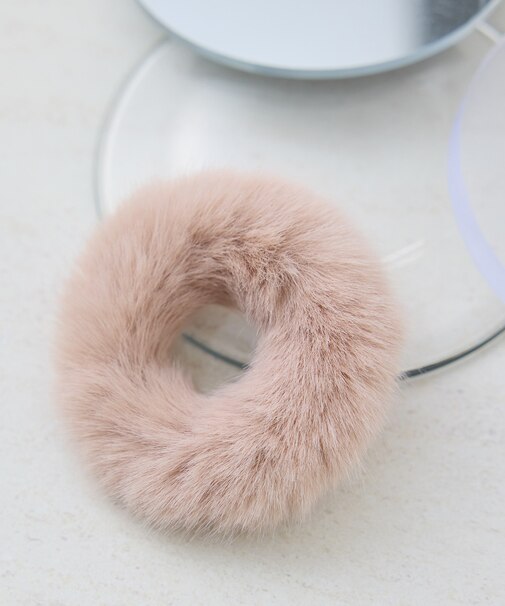 ふわふわフェイクファーシュシュ