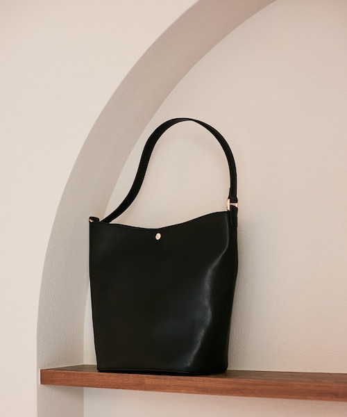 公式】カーリー キャリーオール バッグ・シグネチャー キャンバス