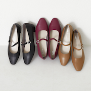 ビジューバックルストラップパンプス