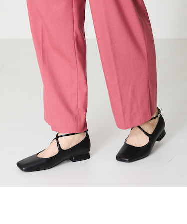 クロスストラップパンプス