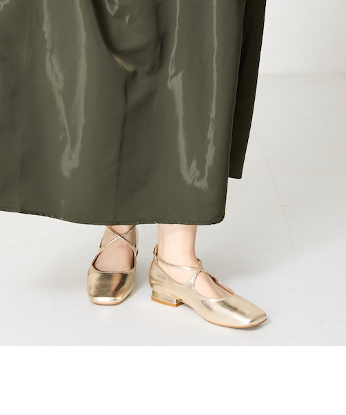 クロスストラップパンプス