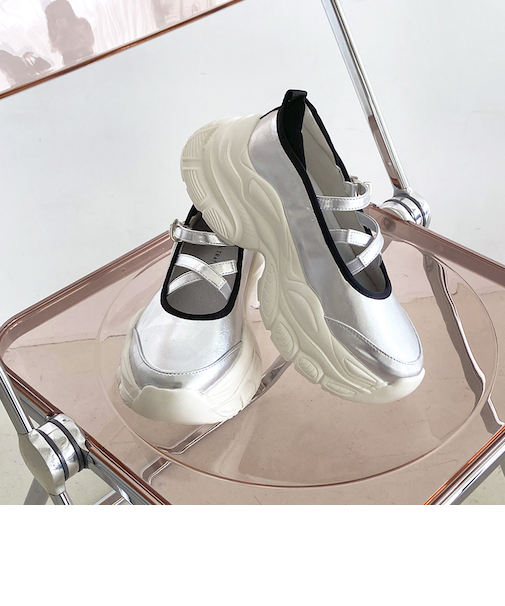 スニーカーソールメリージェーンシューズ