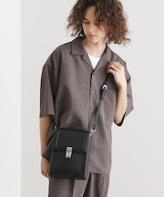 スクエアボックスショルダーバッグ（ユニセックスアイテム）