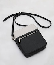 バイカラースクエアショルダーバッグ