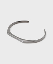 真鍮製アソートバングル ー 洗練された大人のアクセント