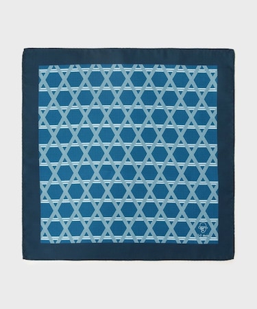 525 Designシリーズ ? 遊び心あふれる新しいリバーシブルチーフ