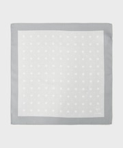 525 Designシリーズ ? 遊び心あふれる新しいリバーシブルチーフ