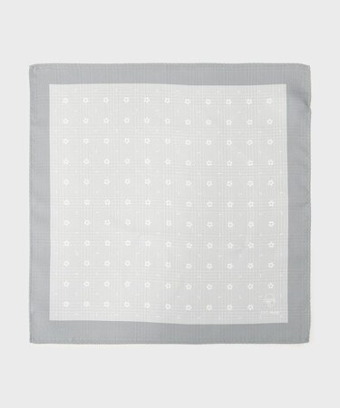 525 Designシリーズ ? 遊び心あふれる新しいリバーシブルチーフ