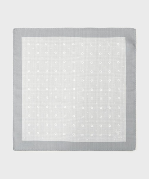 525 Designシリーズ ? 遊び心あふれる新しいリバーシブルチーフ