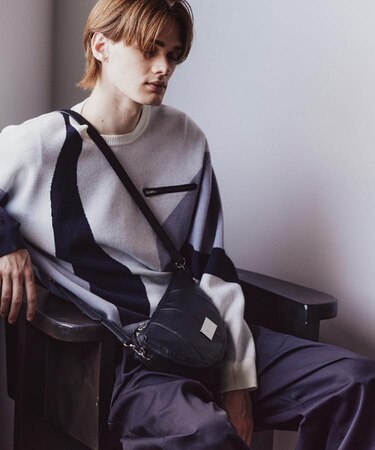 コンプリケートラインアートプルオーバー