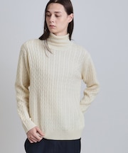 ケーブルタートルニット