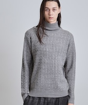 ケーブルタートルニット