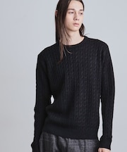 ケーブルクルーネックニット