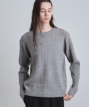 ケーブルクルーネックニット