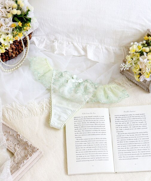 イリーナ Tバックショーツ