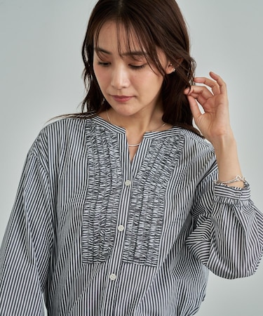 【洗える】胸元タックフリル長袖ブラウス