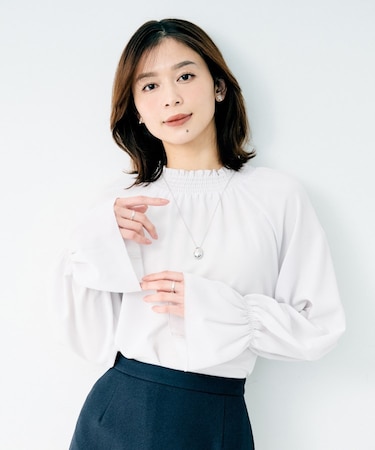 シャーリングデザインブラウス