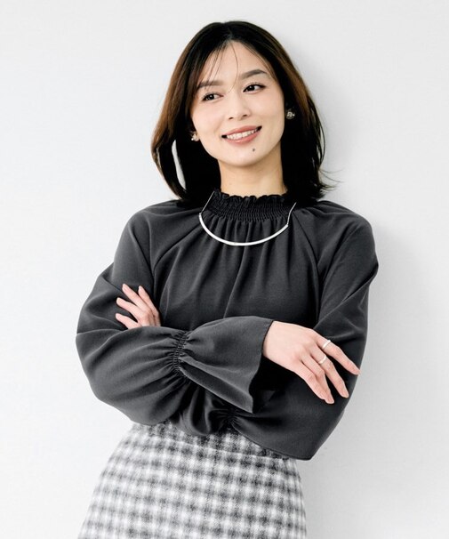 シャーリングデザインブラウス