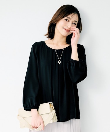 パウダリータックブラウス