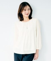 パウダリータックブラウス