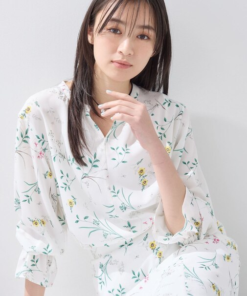 【SETUP可能】モダンフラワー柄キャンディスリーブブラウス