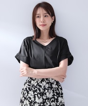 【洗える／前後差／美シルエット】Vネックタックプルオーバーニット