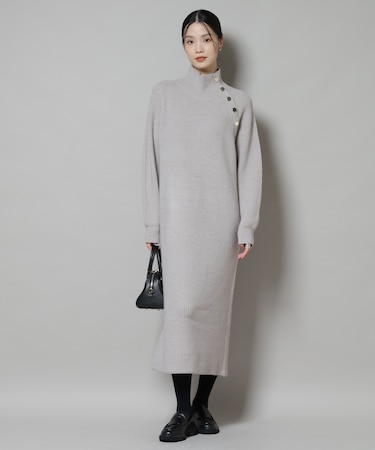 釦ディティールニットワンピース