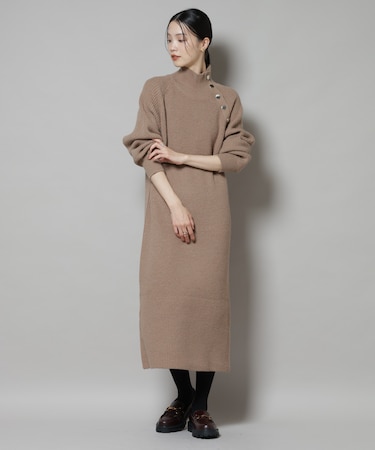 釦ディティールニットワンピース