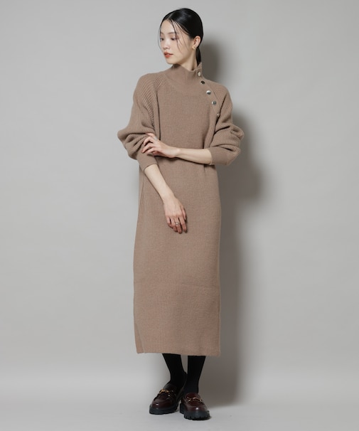 釦ディティールニットワンピース