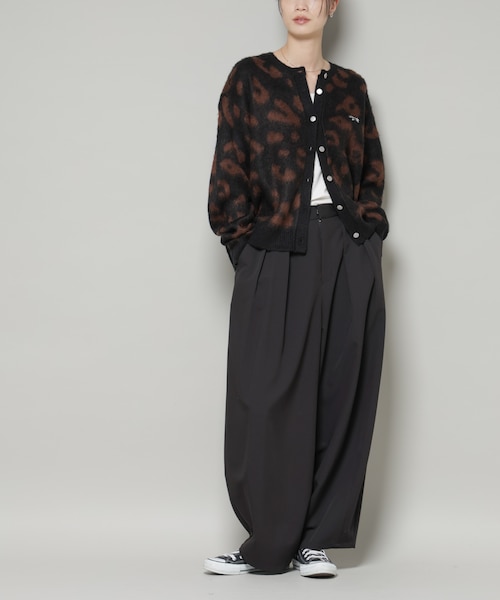 OMMO タックデザインコクーンパンツ黒 38 un3d. OMMO タックデザイン