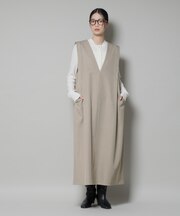 ショルダータックVネックワンピース