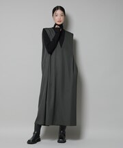 ショルダータックVネックワンピース