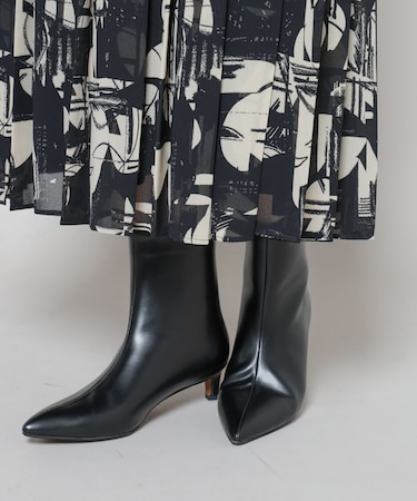 ポインテッドショートブーツ